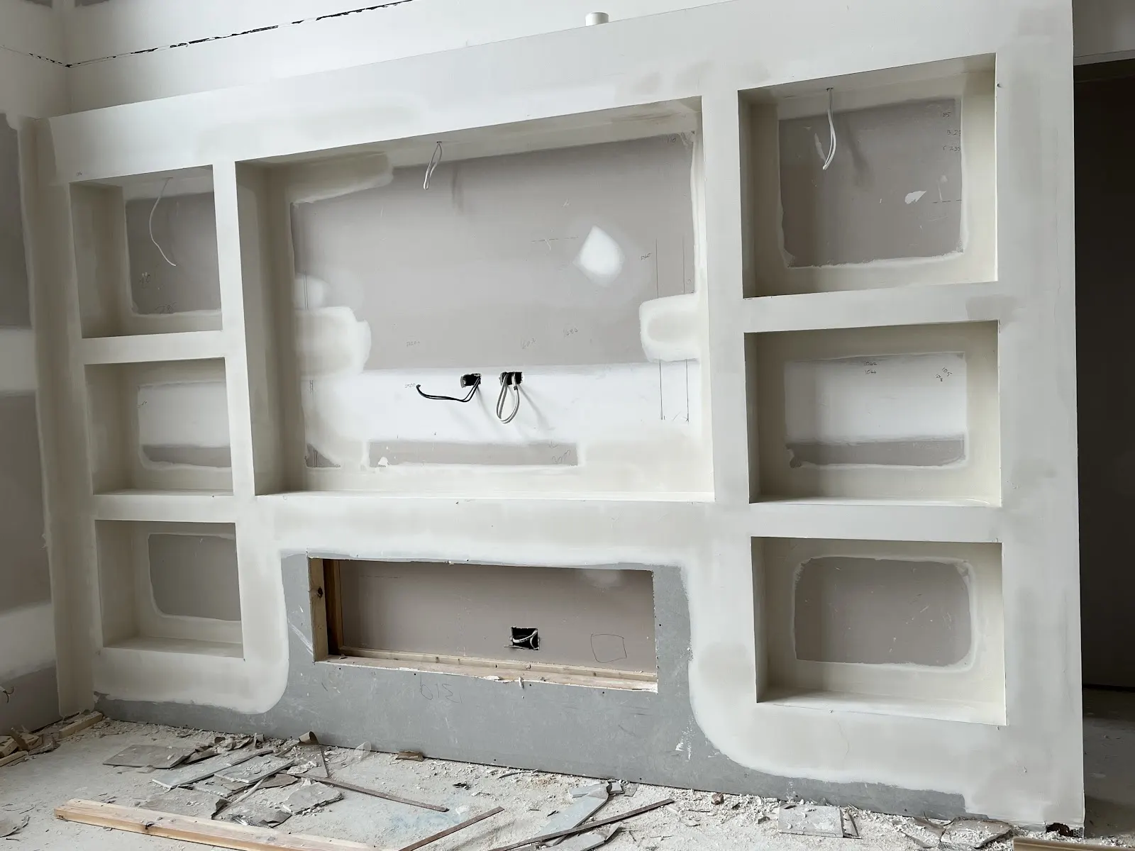 Smooth plastered wall and ceiling with crisp, sharp corner lines.